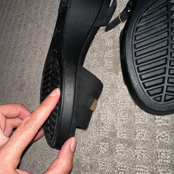 Crocs Black Leigh Ann Metal Block Women Wedges Heels - Picture 4 of 4